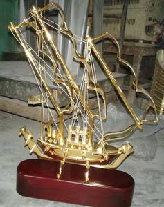 Artisanat exceptionnel Nouveau modèle de bateau en laiton plaqué vintage Élévation Décor nautique Normes Décoration de la maison - Product Image 3