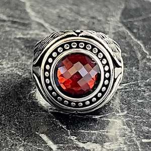 Bague pour homme en argent sterling avec pierre grenat rouge, faite à la main, style historique guerrier, thème épée sacrée, style hip-hop - Product Image 2