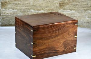 Vente chaude grand palissandre écologique personnalisable en bois crémation cercueils et urnes pour animaux de compagnie pour chats-Vente en gros - Product Image 2