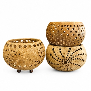 Vente en gros de porte-bougies en coquille de noix de coco du Vietnam, plusieurs motifs sculptés à la main, motifs perforés, lanternes en noix de coco écologiques - Product Image 4