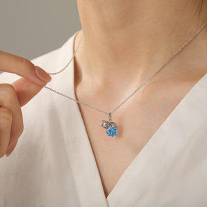 Collier Jeulia Hug Me Sassy Cat en acier inoxydable plaqué or avec pierre de naissance - Product Image 5