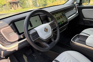 รถยนต์ Ed-ition Dual-Motor AWD สภาพดี ใช้งานน้อย - Product Image 3