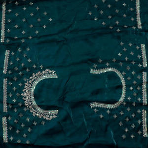 Beau travail lourd mariée soie Lehenga Choli pour femmes par le fabricant indien - Product Image 3