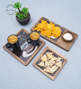 Plateau en bois de luxe moderne de forme ovale avec finition naturelle de qualité supérieure utilisé pour servir des plats et des collations et pour la décoration - Product Image 5