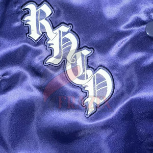 Chaqueta Bomber de satén informal con parches multiestampado Chaqueta Bomber de satén personalizable con parches cosidos para venta al por mayor - Product Image 3