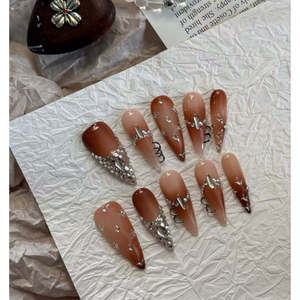 Faux ongles Burnished Rebel Press au design unique et élégant pour les passionnés de nail art - Product Image 3