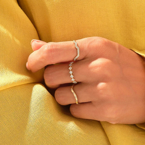 แหวนหมั้นเพชรโมอิสซาไนต์ทรงกลมเรียบง่าย ทอง 10K ดีไซน์โค้ง สำหรับใส่ซ้อนหรือใส่ทุกวัน ของขวัญสำหรับเธอ - Product Image 6