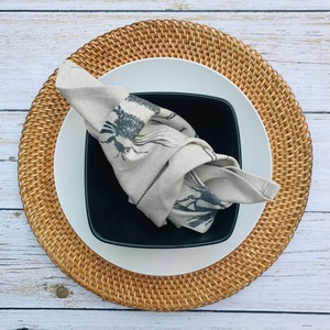 Assiette de chargeur en rotin durable avec charme rustique, design élégant en bois, parfaite pour les événements de mariage et ajoutant une touche naturelle aux repas - Product Image 5