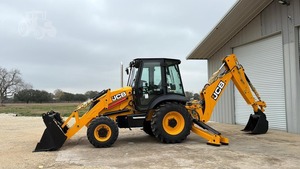 รถตักล้อยาง JCB 3CX มือสอง ขับเคลื่อน 4 ล้อ พร้อมหัวขุด  รับน้ำหนักได้ 3 ตัน เหมาะสำหรับงานก่อสร้างและงานฟาร์ม - Product Image 4