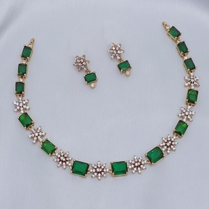 Elegante conjunto de collar de diseño de aspecto de piedras AD exclusivo con acabado mate de calidad superior con pendientes para boda para mujer - Product Image 1