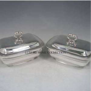 Beurrier en métal de style antique design avec des sculptures ornées, ce qui en fait un accessoire beau et fonctionnel pour les amateurs de cuisine - Product Image 4