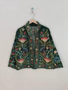 Veste Bohème en Velours Fait Main pour Femmes, Manteau Court Brodé Coloré avec un Style Bohème et un Confort Décontracté - Product Image 5