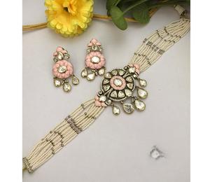 Exclusivo Juego de Gargantilla con Piedras Kundan Chapadas en Oro de Primera Calidad con Aretes para Bodas y Fiestas, Colección para Mujer - Product Image 1