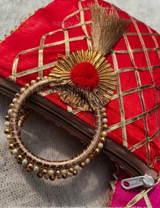 Bolsos a granel, bolsas bordadas étnicas para mujer, favores de fiesta de Festival paquistaní, regalo especial Rakhi, monedero Patola para regalo - Product Image 5