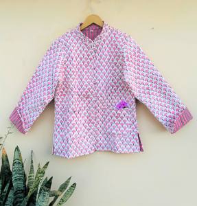 Chaquetas de invierno para mujer, abrigos hechos a mano acolchados de algodón con botón más cerca, chaqueta Vintage Reversible, abrigos estampados con bloques de mano - Product Image 1