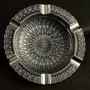 Cendrier en métal en acier inoxydable de haute qualité avec design abstrait floral pour patio, jardin, balcon, café et hôtel - Product Image 1