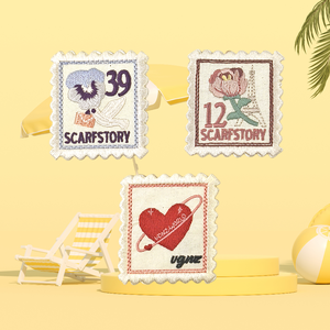 Patch carré thermocollant en toile brodé motif timbre postal vintage pour chapeaux et accessoires - Product Image 1