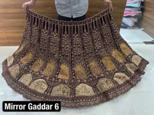 Magnifique velours mariée Lehenga ensemble Rajwadi miroir Jarkan travail Double peut Double Dupatta 4M Flair 1.2M Long travail hiver/été - Product Image 6