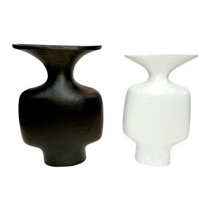 Vase à fleurs moderne minimaliste noir mat et blanc, style nordique, vase en métal texturé pour la décoration de la maison, vase de centre de table de luxe - Product Image 1