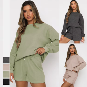 Spandex/Polyester ample grande taille décontracté col rond sweats et shorts ensemble deux pièces pour femme solide - Product Image 2