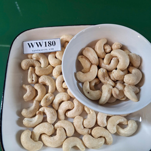 ซันติโก Kaju badam เมล็ดมะม่วงหิมพานต์เม็ดมะม่วงหิมพานต์ W180เม็ดมะม่วงหิมพานต์ W180 - Product Image 1