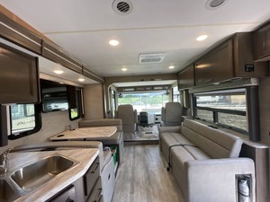 Used 2022 T-h-o-r F-r-e-e-d-o-m T-r-a-v-e-l-e-r A32 trailer ready for sale - Product Image 2