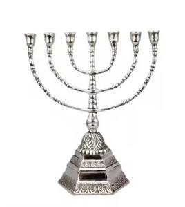 เชิงเทียนโลหะแบบดั้งเดิมของยูดาฮานูกา (judaica Hanukkah menorah ที่ใส่เทียนแบบมีเก้าสาขาที่วางเทียนแบบอื่นๆ - Product Image 2
