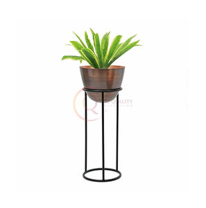 Plante en métal avec support en fil pack de deux et trois utilisations maison hôtel jardin support de fleurs artificielles finition cuivre vases antiques - Product Image 5