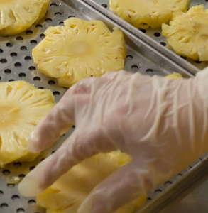 สับปะรดอบแห้งแบบนุ่มในเวียดนามไม่เติมน้ำตาลไม่มีซัลเฟอร์ไดออกไซด์ที่อุดมไปด้วยรสชาติและโภชนาการ - Product Image 1