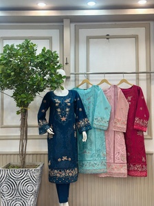 Ssumaira Collection Presenting 3 Piece Vestido de invierno Tela Algodón Bordado Pantalón Set - Product Image 5