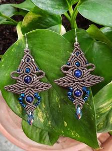 Boucles d'oreilles chandelier vintage traditionnelles en laiton plaqué or avec petites perles, cadeau mignon pour femme, fil multicolore - Product Image 4