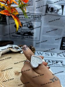 Bague en argent en forme de cœur sertie de diamants en moissanite, élégante bague de déclaration pour femmes, à porter au quotidien et en cadeau - Product Image 2