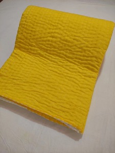 Edredón de algodón reutilizable Kantha, edredón amarillo sólido, manta suave acolchada hecha a mano cosida a mano - Product Image 5