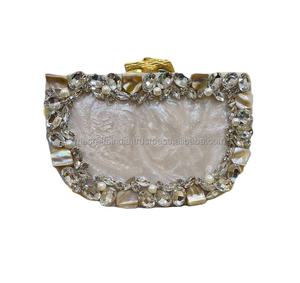 Bolso de mano de resina de alta calidad, monedero de resina, cadena de latón, diseño bordado único y refinado, bolso de mano Acrílico - Product Image 2