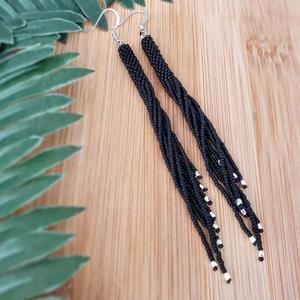 Nuevos pendientes de cuentas elegantes y bordados a mano de calidad superior con accesorios de metal en la parte posterior de RF Crafts - Product Image 3