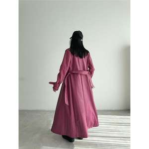 Gabardina de cuero acolchado color fucsia para mujer - Product Image 6