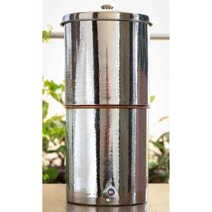 Recipiente de Agua de Acero y Cobre Martillado de Diseño de Lujo Indian Art Villa para Tanque con Grifo, Filtro y Tapa, Incluye Accesorios - Product Image 1