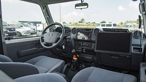 Cámara limpia de segunda mano TOYO_TA LAND CRU _ ISER LC76 4.2D 2022 - Product Image 2