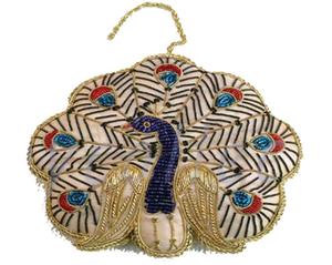 Adorno Colgante de Lujo con Forma de Pavo Real – Bordado Contemporáneo de Seda con Cuentas para Decoración del Hogar y Eventos - Product Image 1