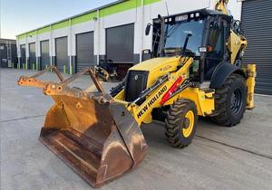 Chargeuse-pelleteuse d'occasion avec plus de 25 outils de travail, moment de charge élevé, capacité de la benne de 1,35 m³, alimentée au diesel. Garantie d'un an À vendre - Product Image 4