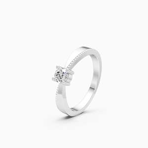 Bague solitaire délicate et écologique en diamant de laboratoire rond de créateur, 0,21 ct, en or jaune, blanc et rose 9 carats - Product Image 2