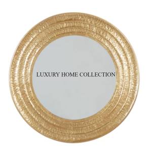 Cadre de miroir mural en métal antique intemporel avec des tons de métal doux et dégradés pour un accent intérieur polyvalent et chic. - Product Image 5