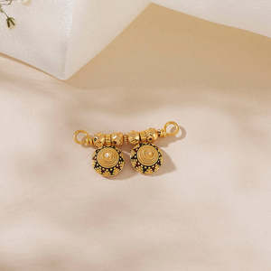 Pendentif Mangalsutra plaqué or avec breloque en perle - Product Image 1