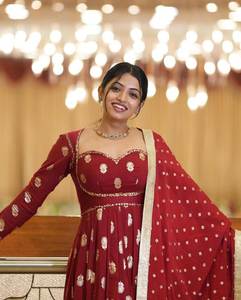 Colección de ropa de fiesta de diseñador Georgette Zari & Vestido DE TRABAJO bordado de secuencia con bordado de secuencia Trabajo Borde de encaje Dupatta - Product Image 3