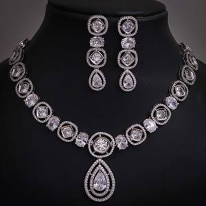 Collier tendance de luxe plaqué or avec zircon, ensemble de boucles d'oreilles assorties, bijoux de mariage pour femmes - Product Image 1