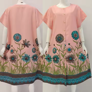 Vestido corto informal y elegante para mujer, con mangas cortas y opciones de botones completos, en material de rayón. - Product Image 6