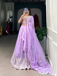 Suministro directo de fábrica, diseños tradicionales y modernos de Georgette Lehenga Choli para ocasiones festivas disponibles a precio de fábrica - Product Image 3