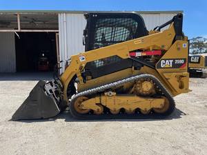 Chargeuse compacte sur chenilles CAT 246D avec moteur MINI et garantie d'un an - Product Image 2