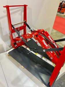 Nouvel accessoire de manutention Wagger Push Pull pour l'expédition et la réception en entrepôt, chargement via des feuilles de glisse peu coûteuses - Product Image 2