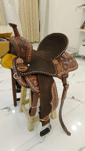 อานม้าม้าที่สมดุลสำหรับการฝึกซ้อมและการขี่ทางที่ออกแบบมาสำหรับทุกเพศด้วยการออกแบบที่นั่งนุ่มและแผ่นกว้าง - Product Image 3